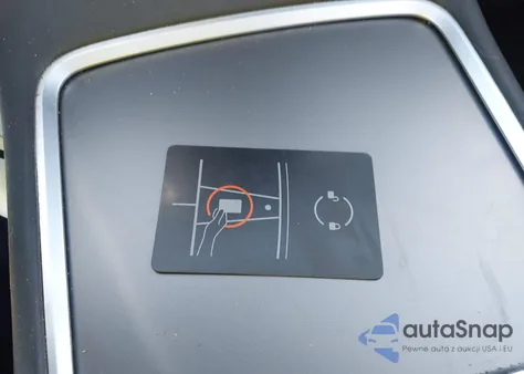 2022 Tesla Model Y Long Range Dual Motor All-Wheel Drive z USA, uszkodzony, nr VIN 7SAYGDEE0NF344188